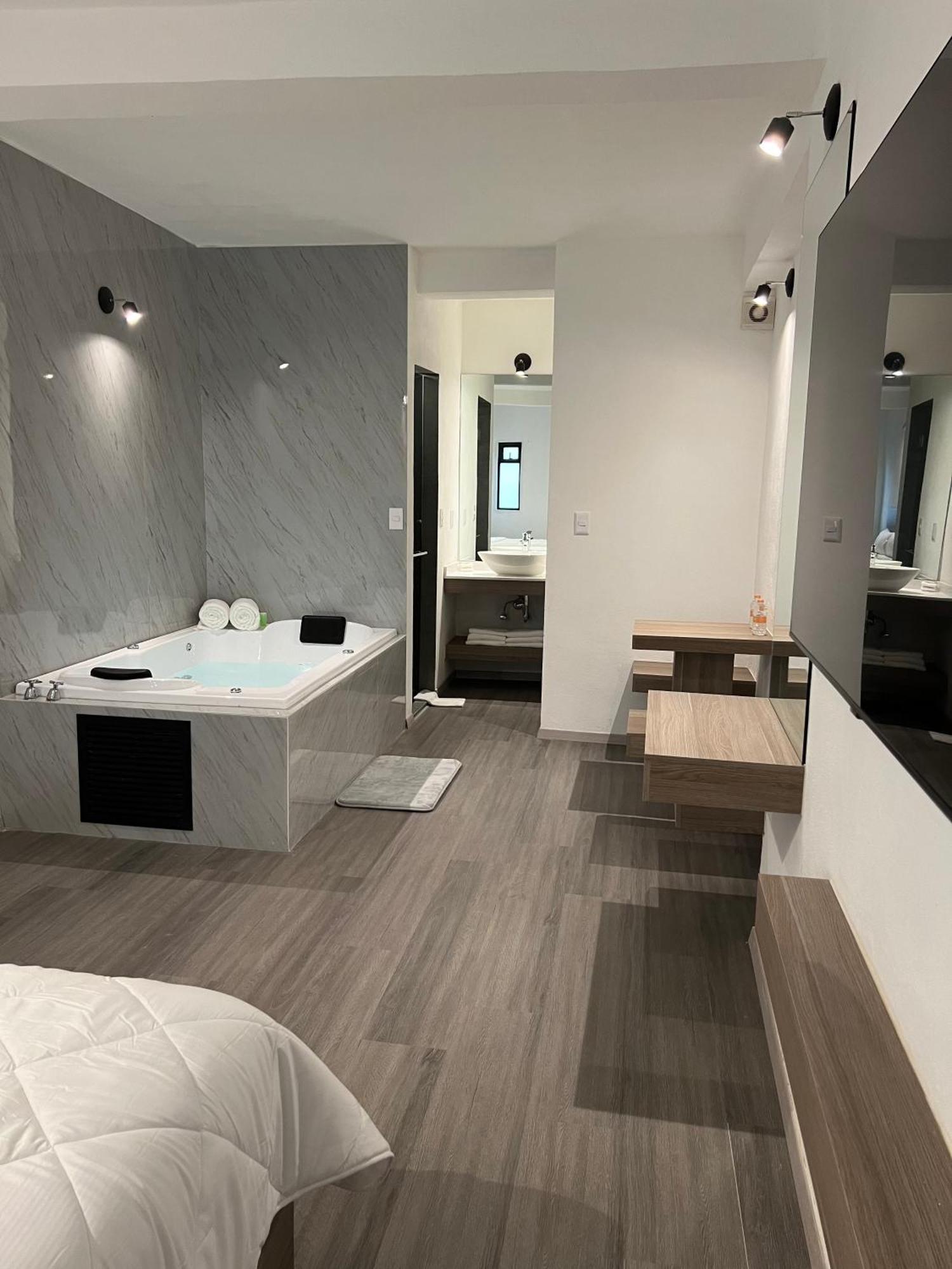 Hotel Blanco Pachuca Екстериор снимка