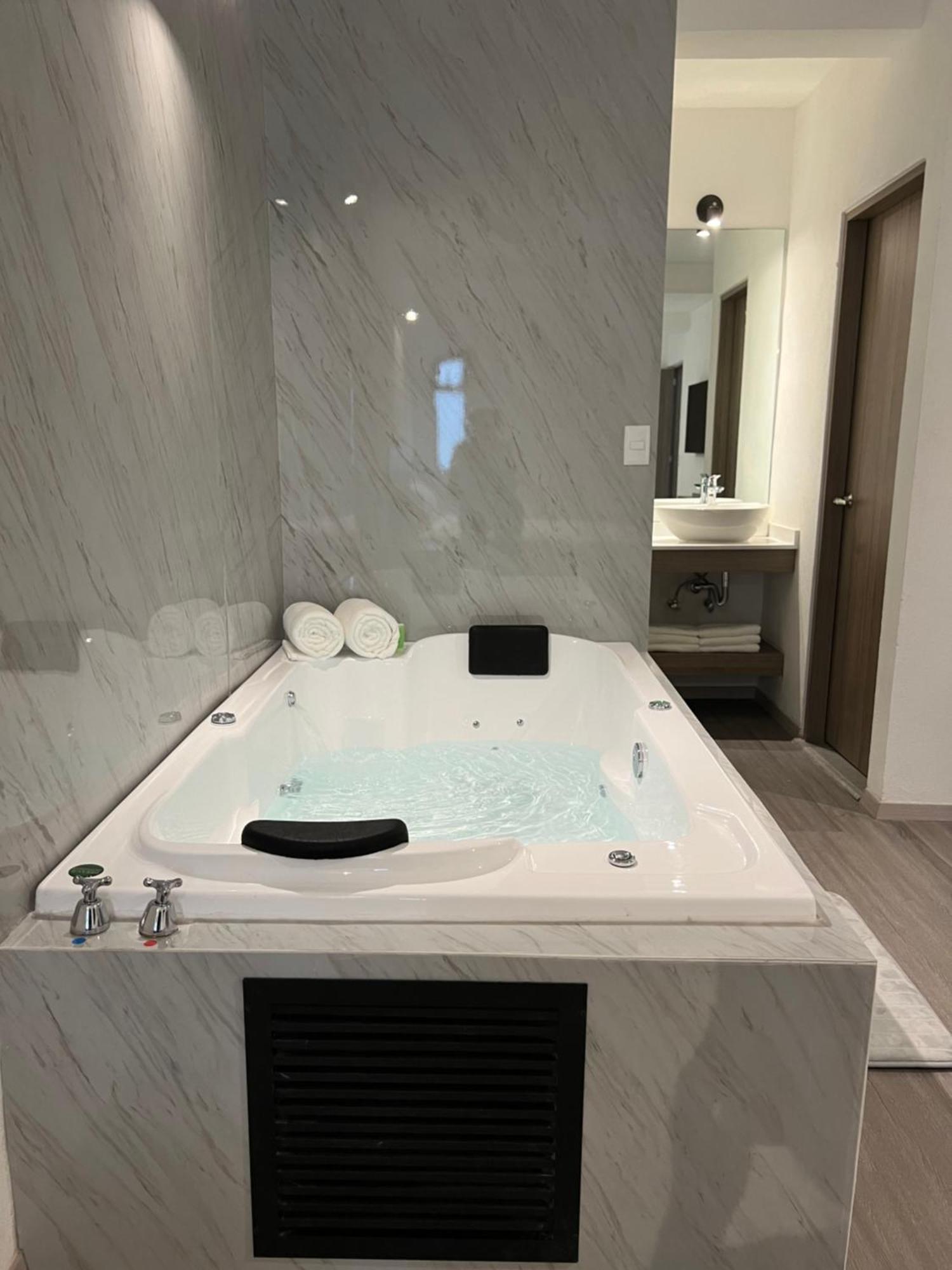Hotel Blanco Pachuca Екстериор снимка