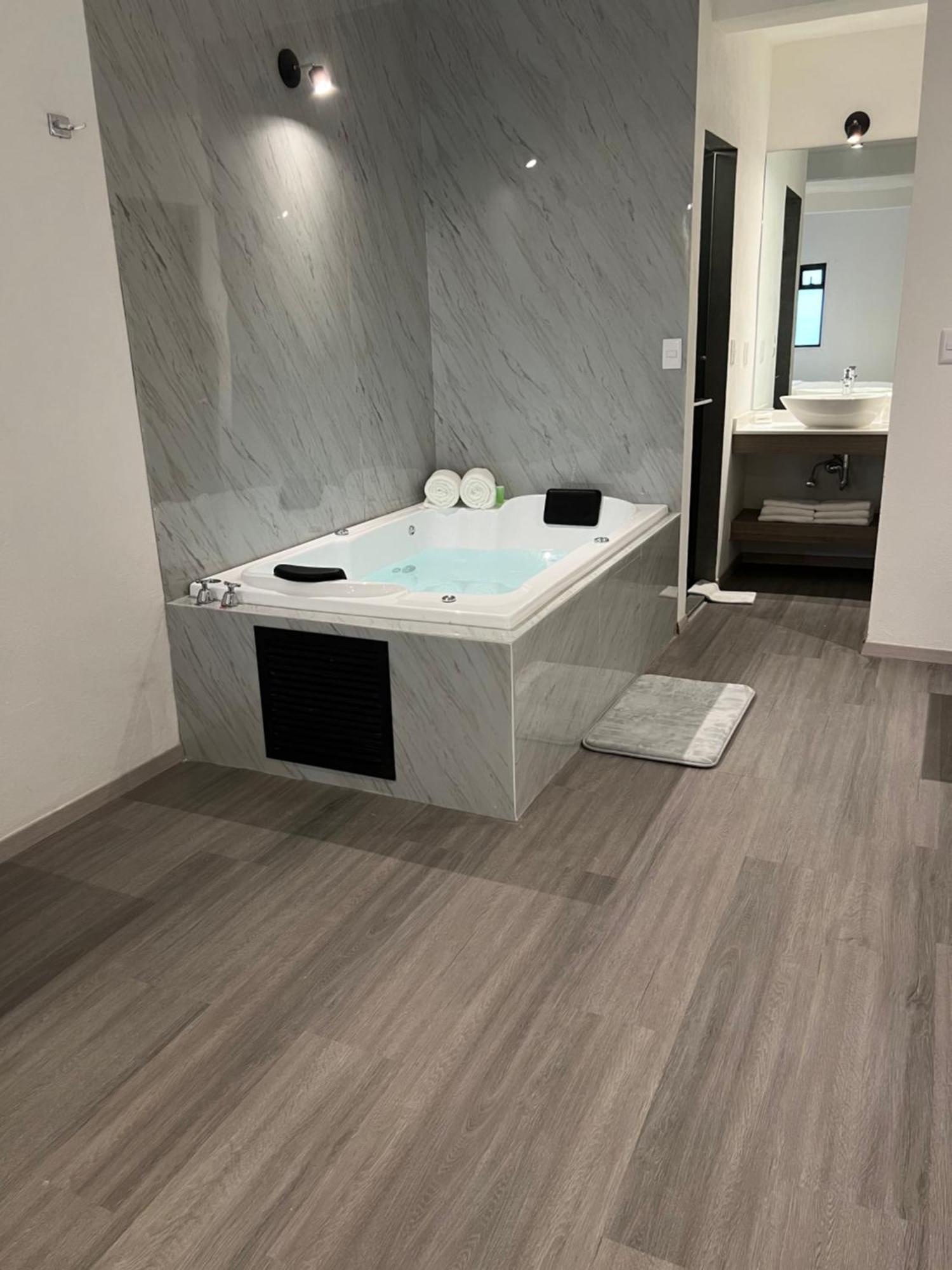 Hotel Blanco Pachuca Екстериор снимка